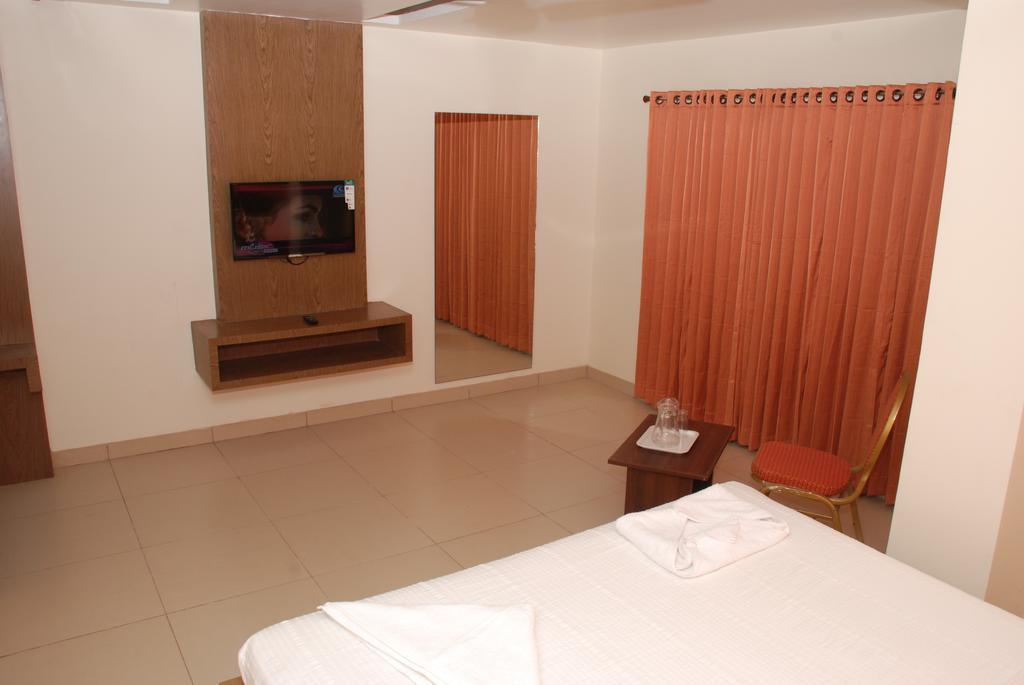 Hotel Pla Amrith Inn Tiruchirappalli Exterior photo